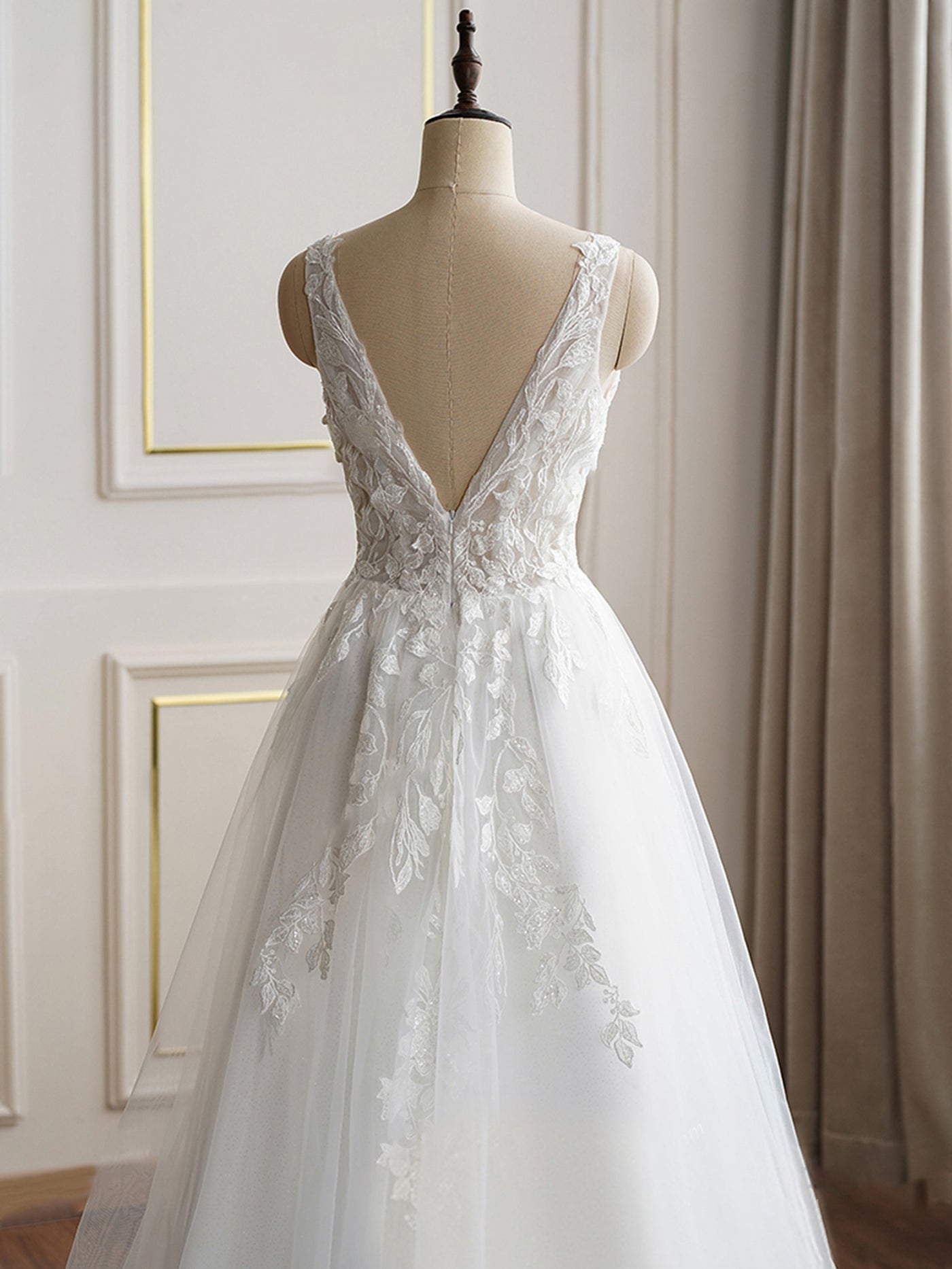 Sexy Lace Plunging Neckline Sleeveless Bridal Gown