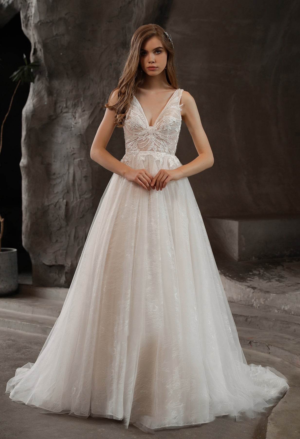 Lovely Lace V-neck wedding dress with Tulle Skirt – Bergamot Bridal