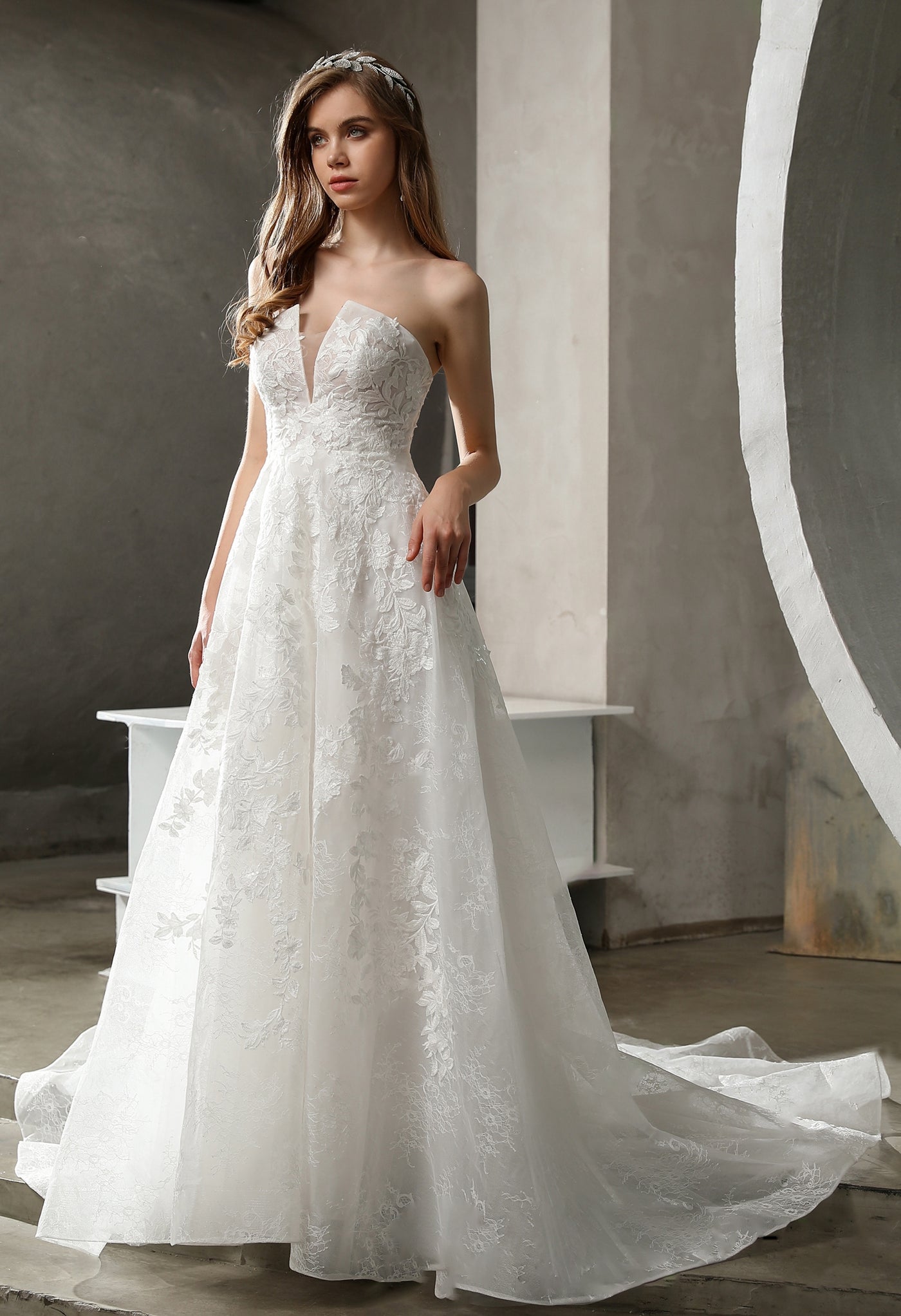 Romantic A-line Bridal Gown with Detachable Puff Sleeves