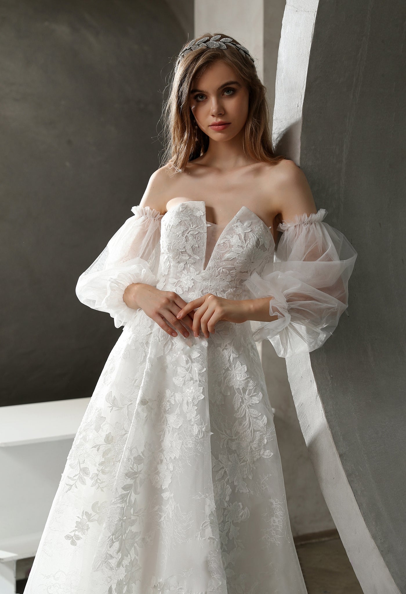 Romantic A-line Bridal Gown with Detachable Puff Sleeves